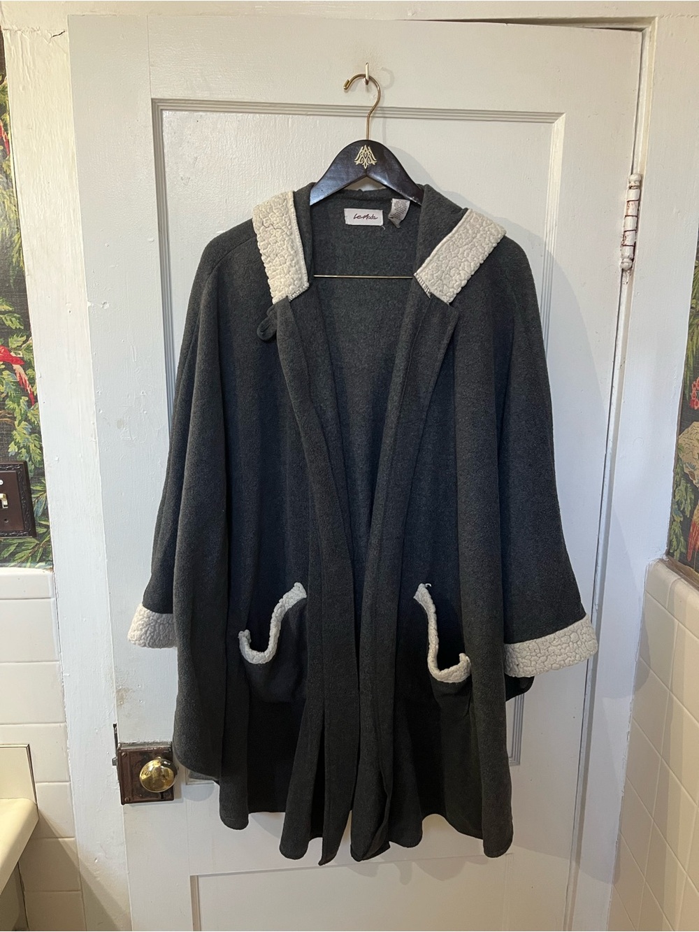 Le Moda Fleece Hooded Cape Poncho Charcoal Gray Sherpa Trim One Size EUC